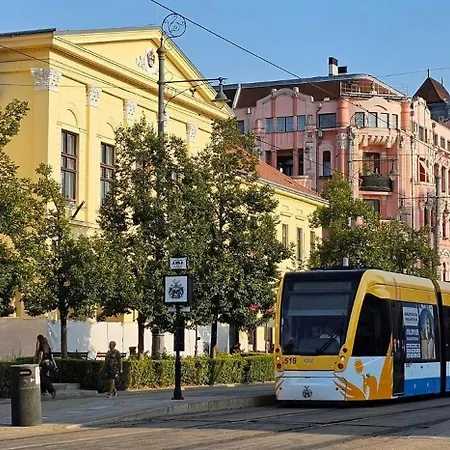 Centre Piac Flat * ديبريتْسين