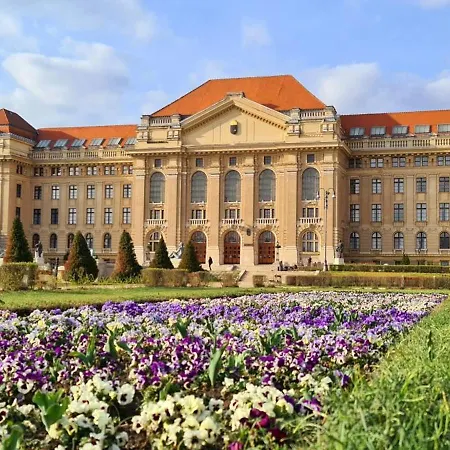 Centre Piac Flat شقة ديبريتْسين