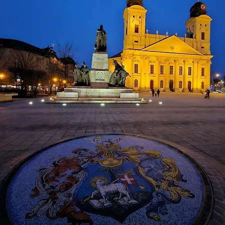 Centre Piac Flat شقة ديبريتْسين