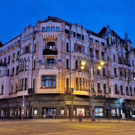 Centre Piac Flat * ديبريتْسين